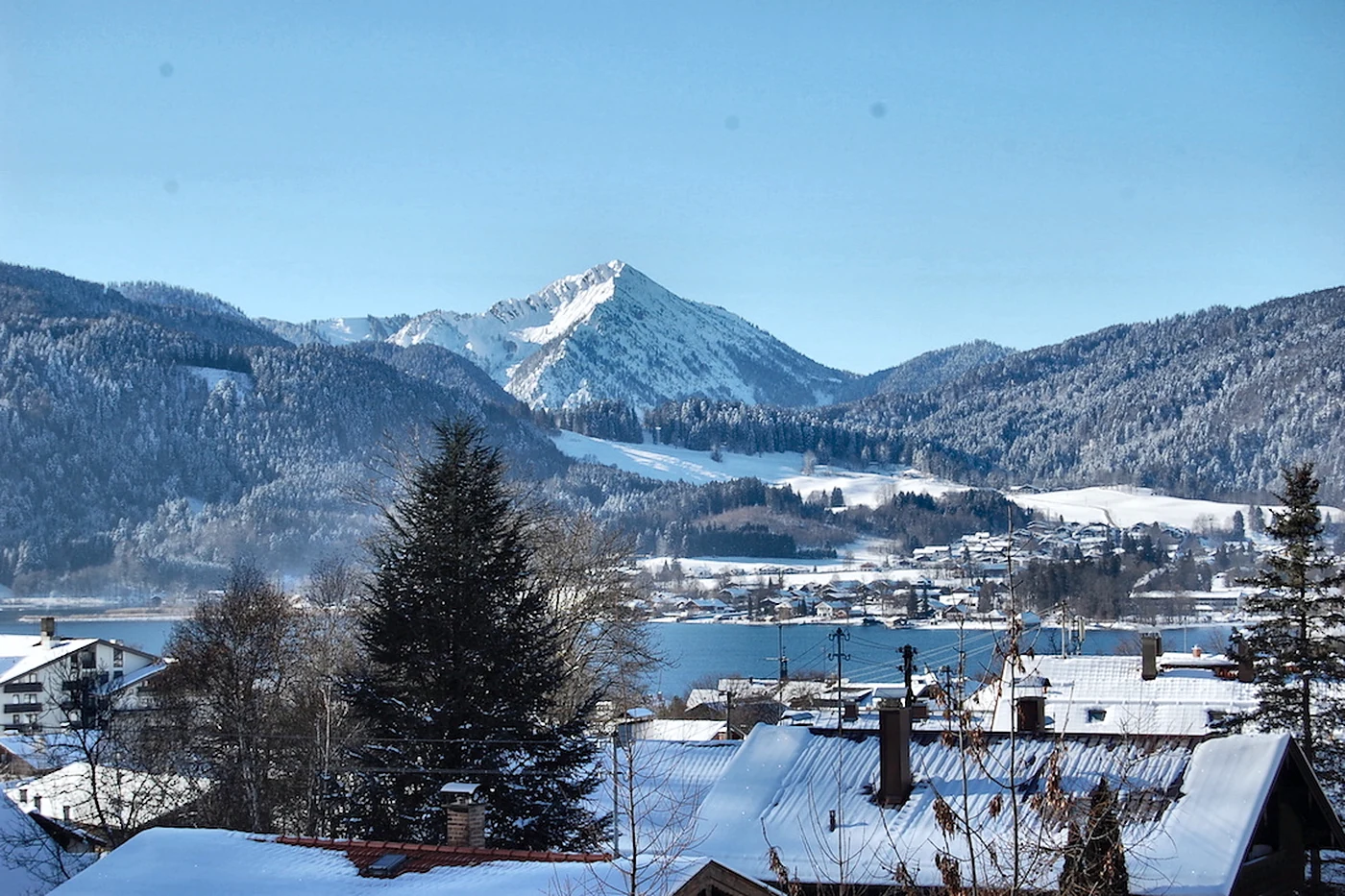 Winterlicher Blick über Tegernsee